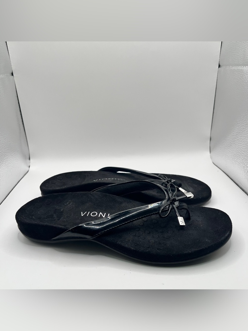 Vionic Women's Rest Bella Toe Post Sandal, Black, 8 M US EUC slip on orthopedic